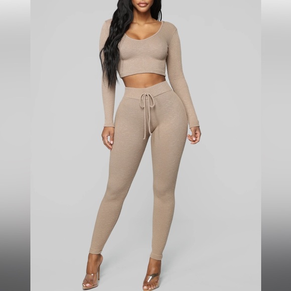 Fashion nova wanderlust set - Picture 2 of 4